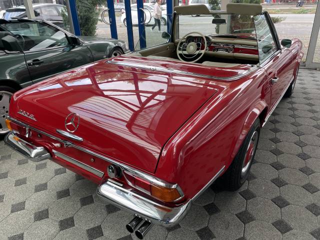 Mercedes-Benz 230 SL