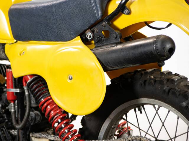 Suzuki PE 175
