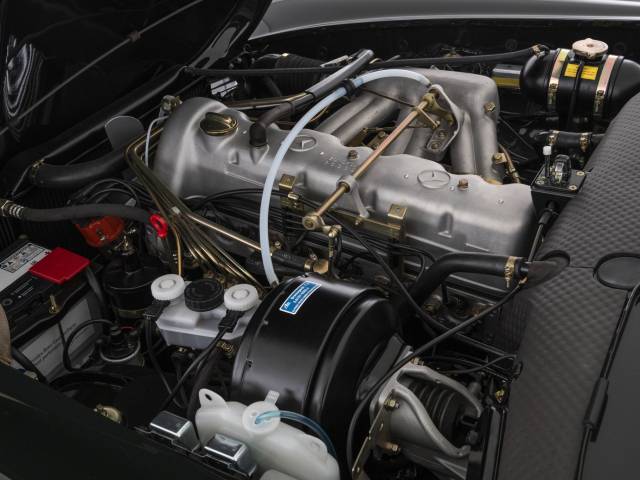 Mercedes-Benz 280 SL