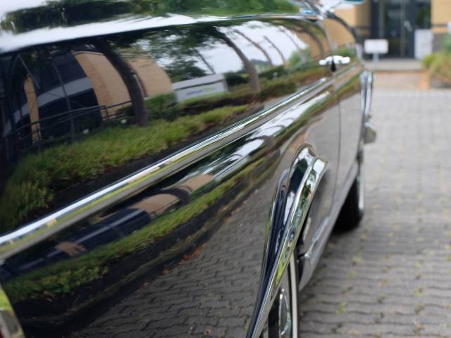 Mercedes-Benz 300 SE