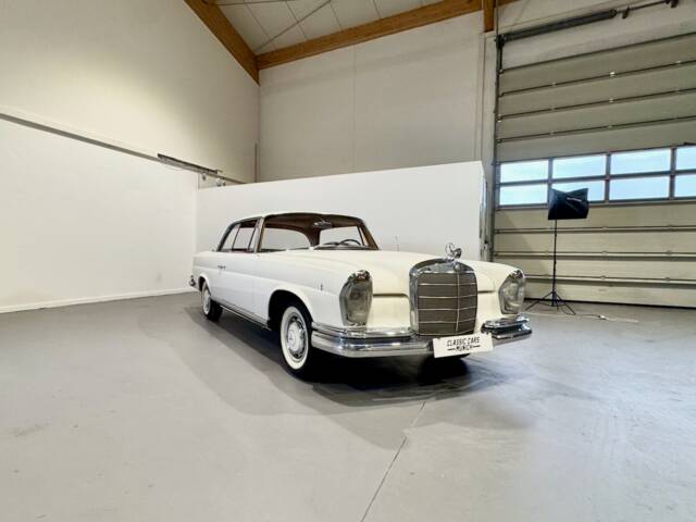 Mercedes-Benz 220 SE b