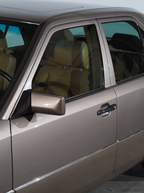 Mercedes-Benz 300 E 4-Matic