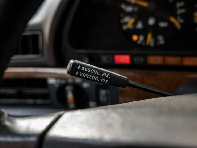 Mercedes-Benz 560 SEC