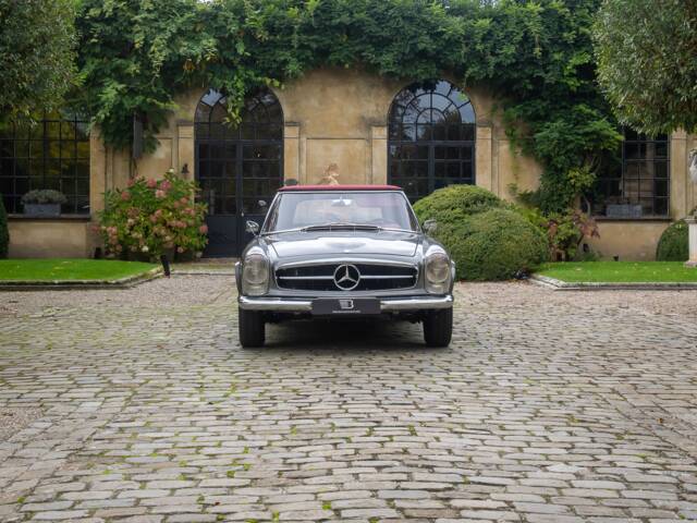 Mercedes-Benz 230 SL