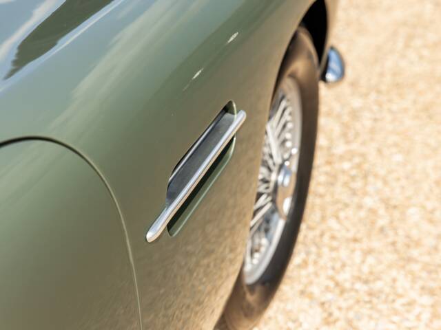 Aston Martin DB 4