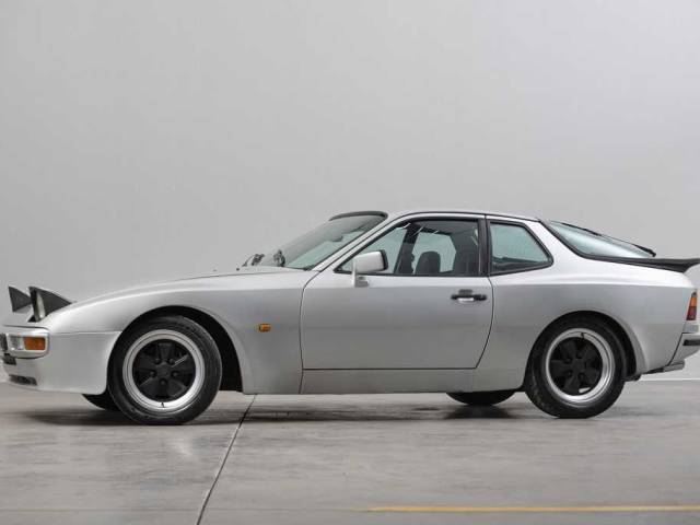 Porsche 944