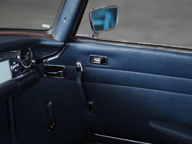 Mercedes-Benz 280 SL