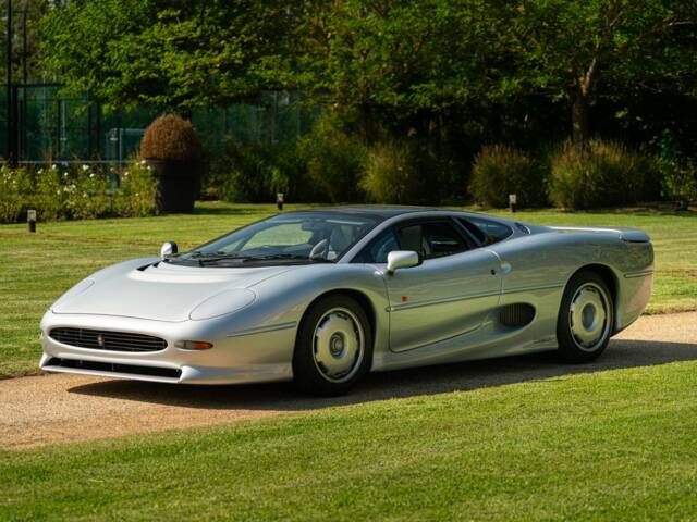 Image 1/50 de Jaguar XJ 220 (1993)