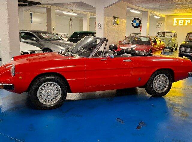 Image 1/43 of Alfa Romeo 2000 Spider Veloce (1982)