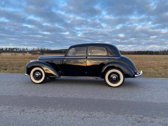 Mercedes-Benz 220