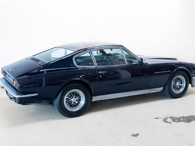 Aston Martin DBS V8