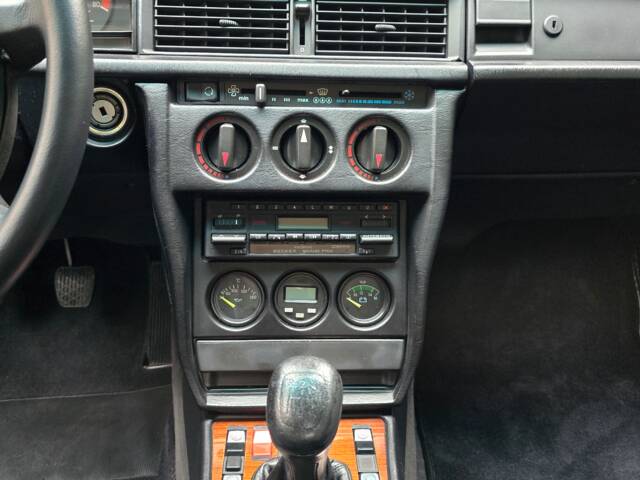 Mercedes-Benz 190 E 2.3-16