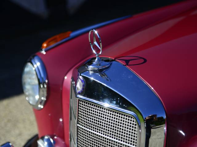 Mercedes-Benz 220 S Cabriolet