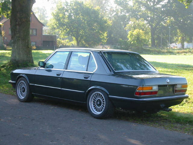 Imagen 1/21 de BMW 528i (1983)