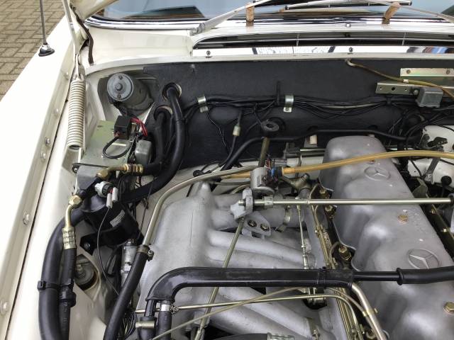 Mercedes-Benz 280 SE