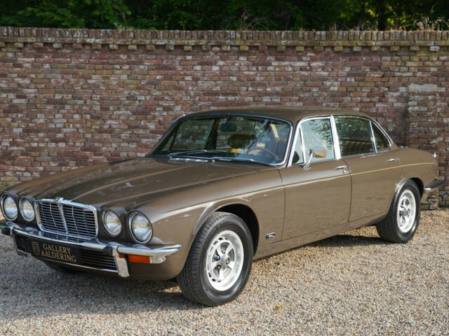 Bild 1/50 von Jaguar XJ 6 L 4.2 (1975)
