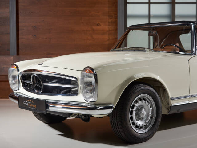 Mercedes-Benz 230 SL