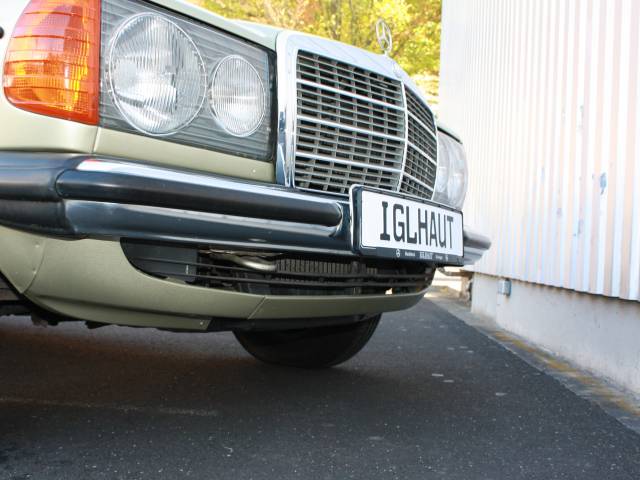 Mercedes-Benz 230 E