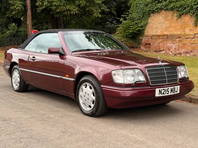 Bild 1/32 von Mercedes-Benz E 220 (1996)