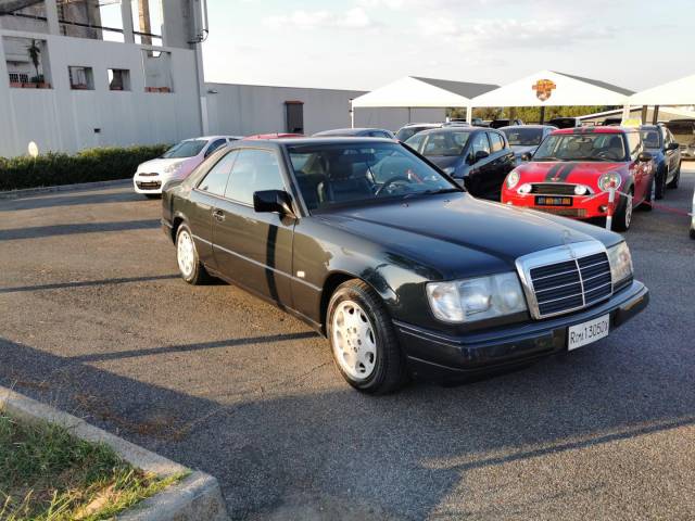 Image 1/36 de Mercedes-Benz 230 CE (1989)