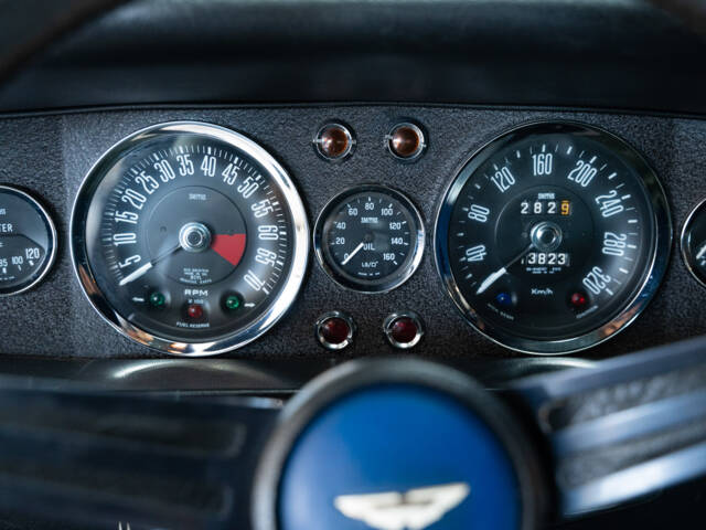 Aston Martin DBS V8