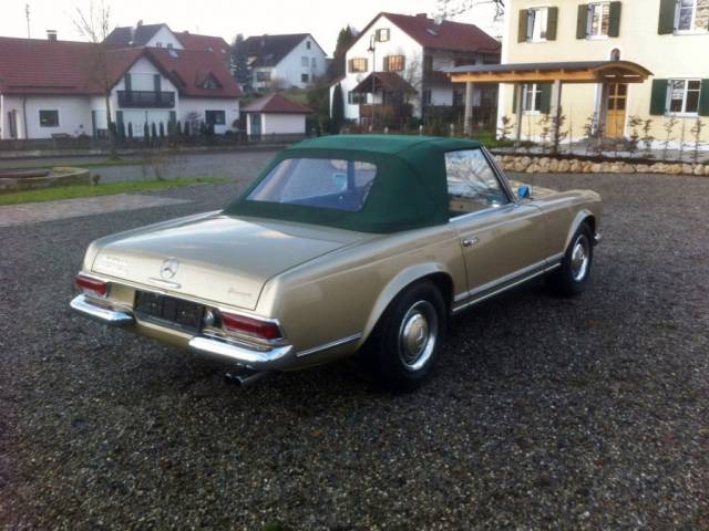 Mercedes-Benz 230 SL