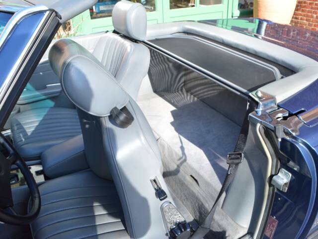 Mercedes-Benz 560 SL