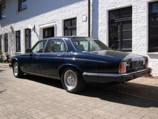 Jaguar XJ 12 - Seite