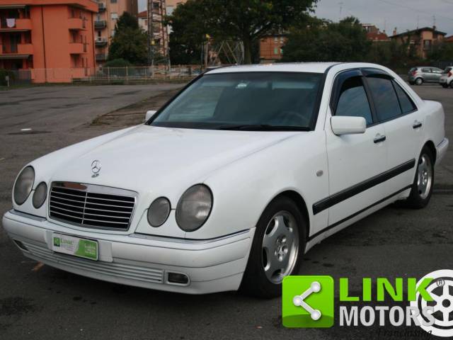 Immagine 1/10 di Mercedes-Benz E 220 CDI (1998)