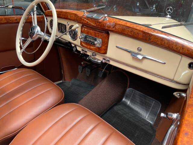 Mercedes-Benz 220 Cabriolet B