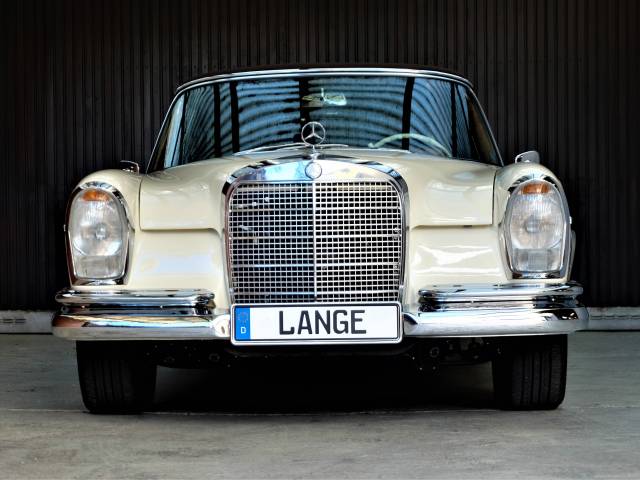 Mercedes-Benz 300 SE