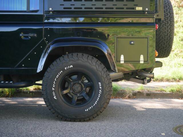 Land Rover Defender 110