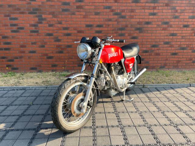 Ducati 750 GT