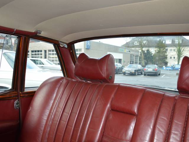 Mercedes-Benz 600