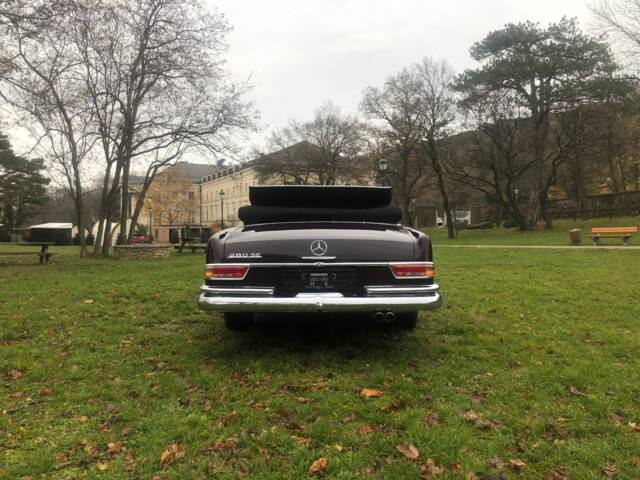 Mercedes-Benz 280 SE