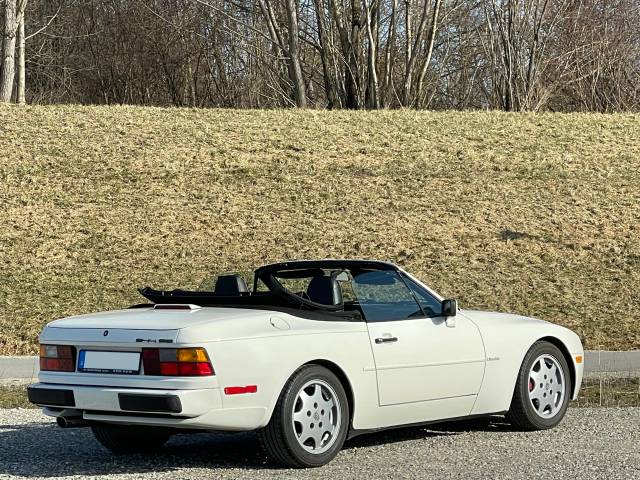 Porsche 944 S2