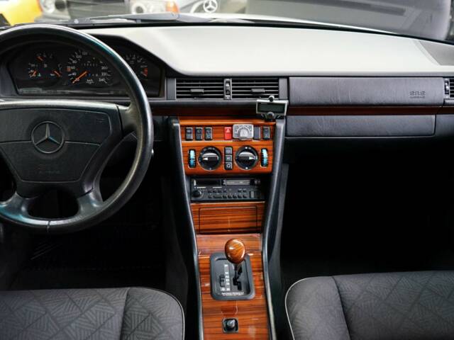 Mercedes-Benz E 220 T