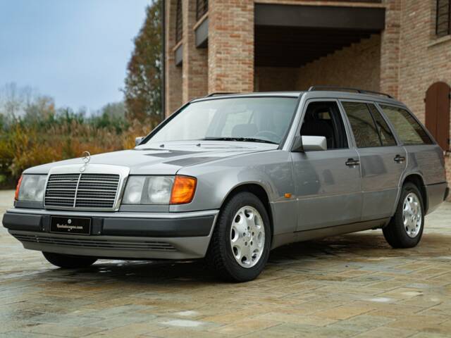 Imagen 1/50 de Mercedes-Benz 200 TE (1992)