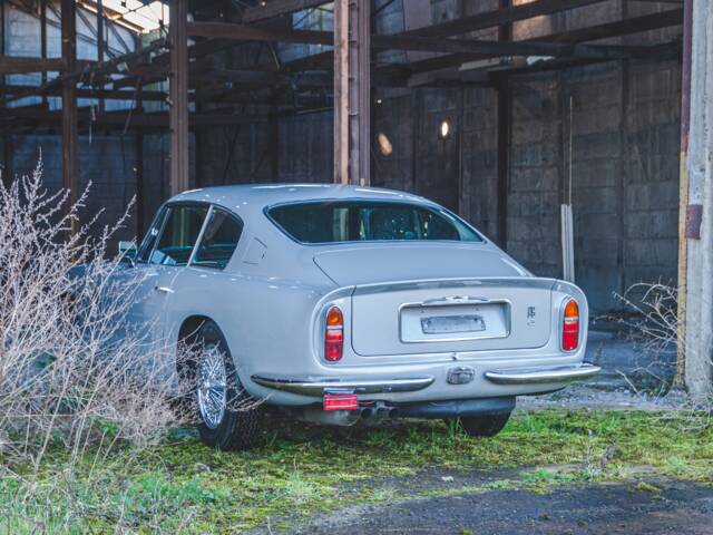 Aston Martin DB 6