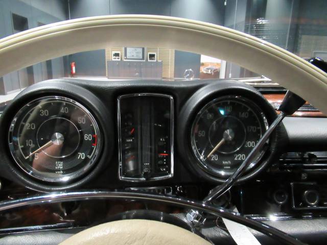 Mercedes-Benz 280 SE