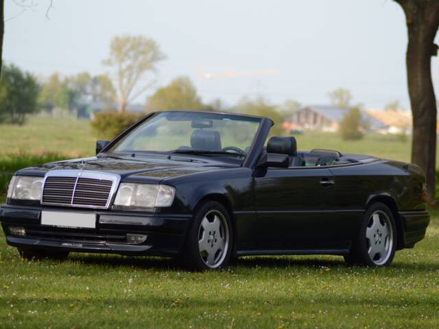 Imagen 1/22 de Mercedes-Benz 300 CE-24 (1993)