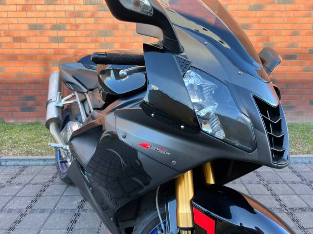 Aprilia RSV 1000 R