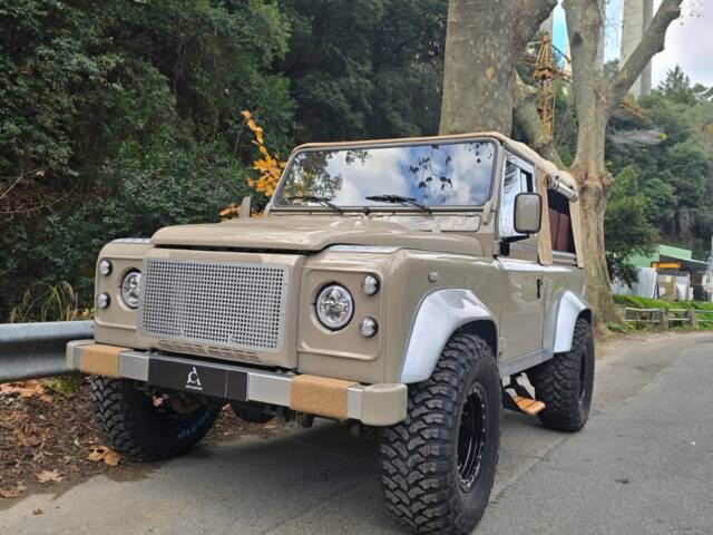 Land Rover Defender 90