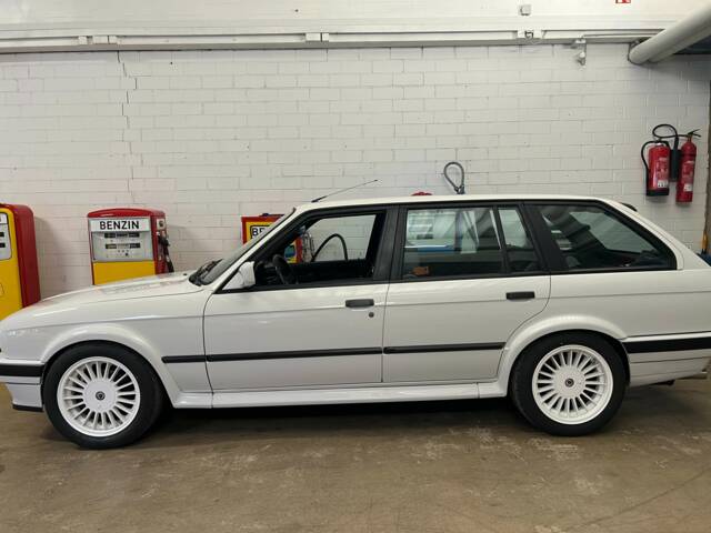 Bild 1/19 von BMW 325ix Touring (1988)