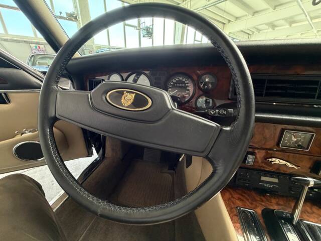 Jaguar XJ 12