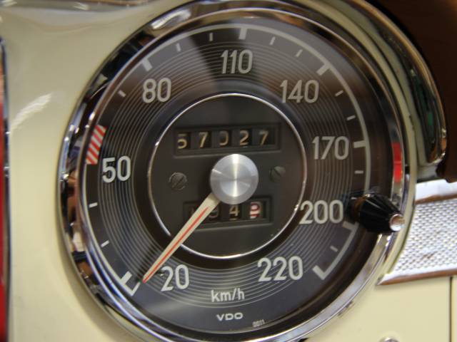 Mercedes-Benz 230 SL