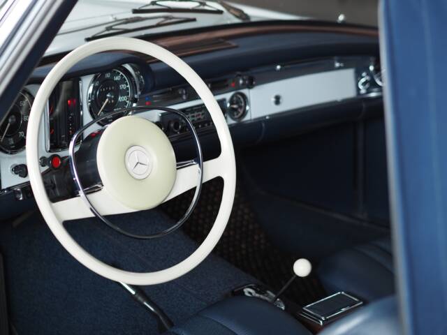 Mercedes-Benz 280 SL