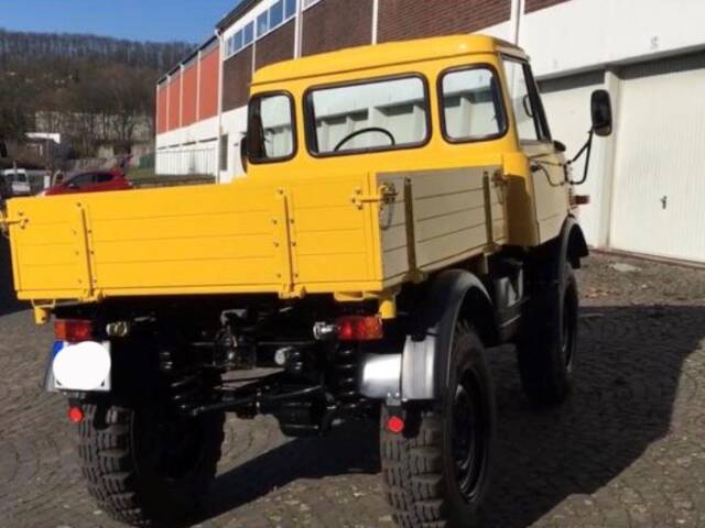 Mercedes-Benz Unimog U52