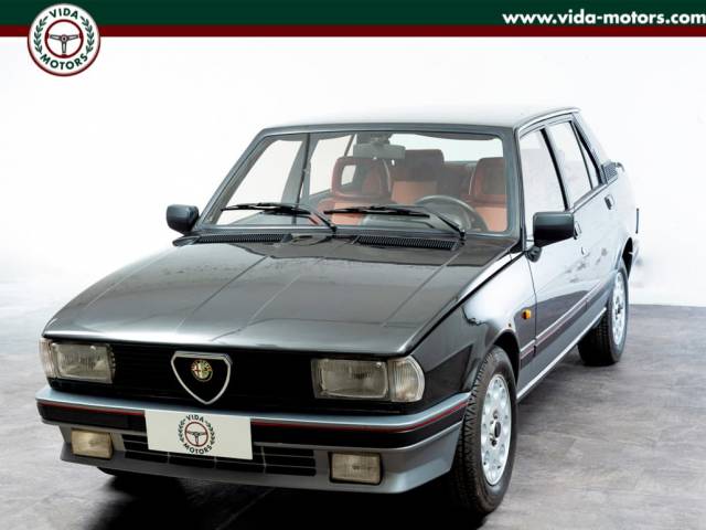 Image 1/34 de Alfa Romeo Giulietta 2.0 Turbodelta (1984)