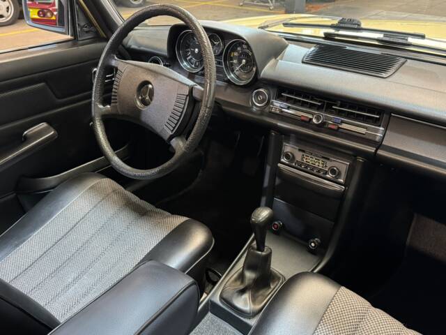 Mercedes-Benz 200
